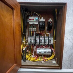 giá aptomat chống sốc