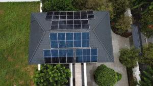 Nhà dùng nhiều điều hòa có nên lắp điện mặt trời?