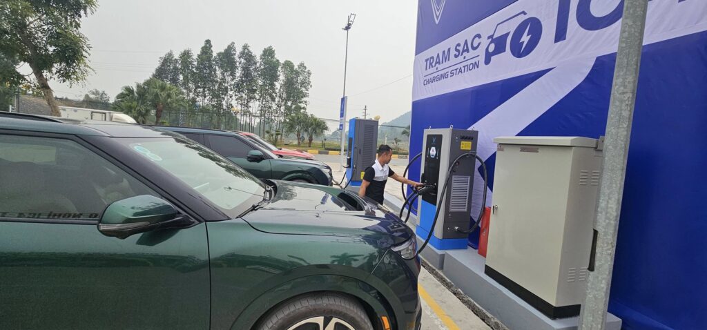 trạm sạc ô tô điện IC4