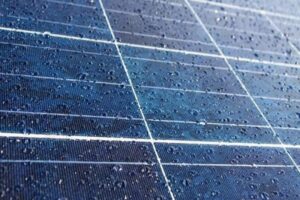 Điện mặt trời vẫn hoạt động khi trời mưa?