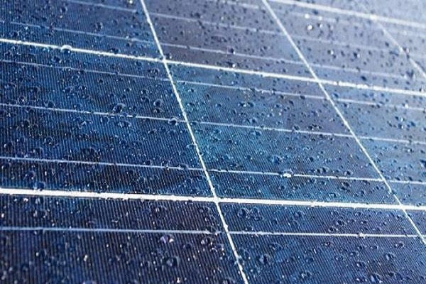 Điện mặt trời vẫn hoạt động khi trời mưa?