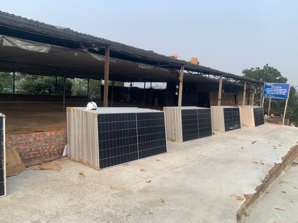 Lắp điện mặt trời cho trang trại gà tại Phú Thọ