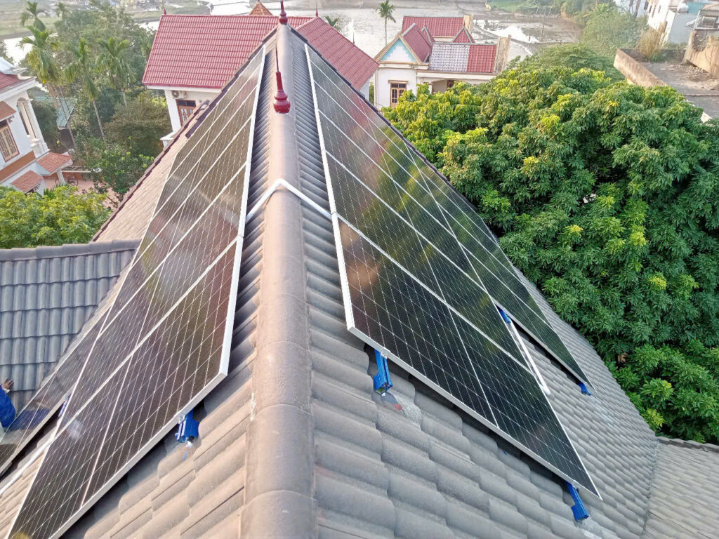 hệ điện mặt trời 5kW giá bao nhiêu