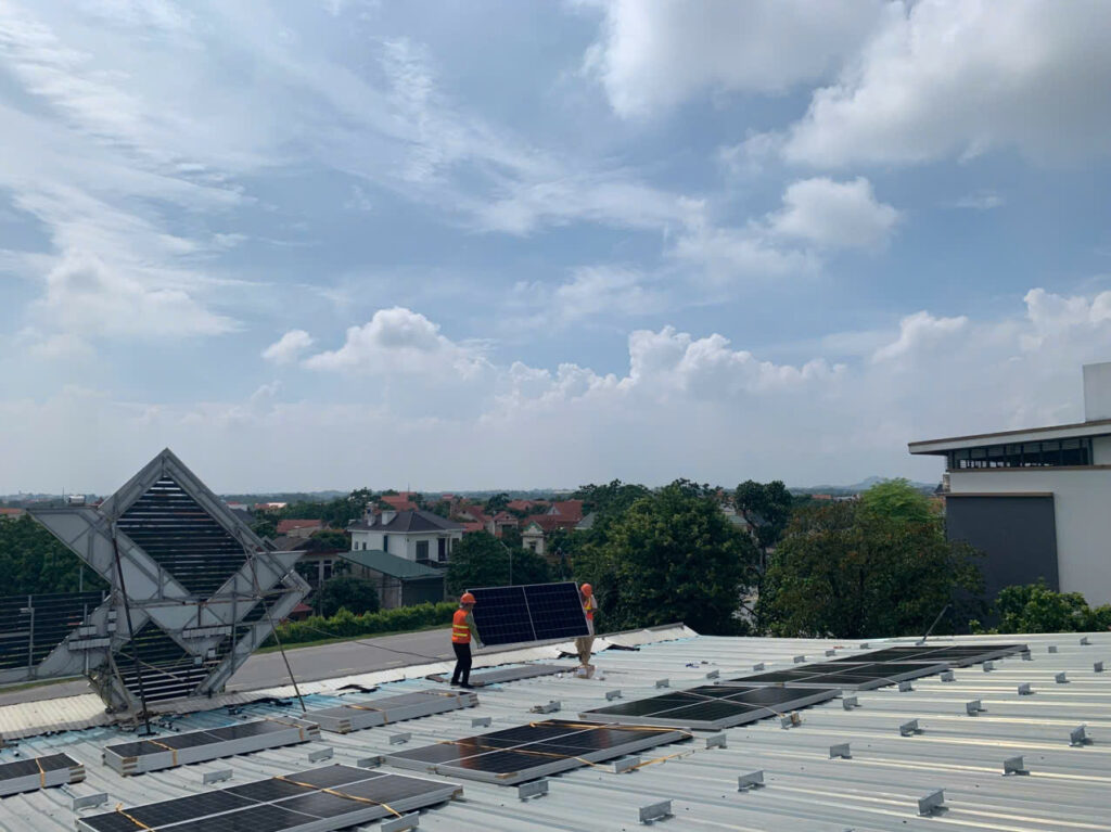Thi công điện mặt trời