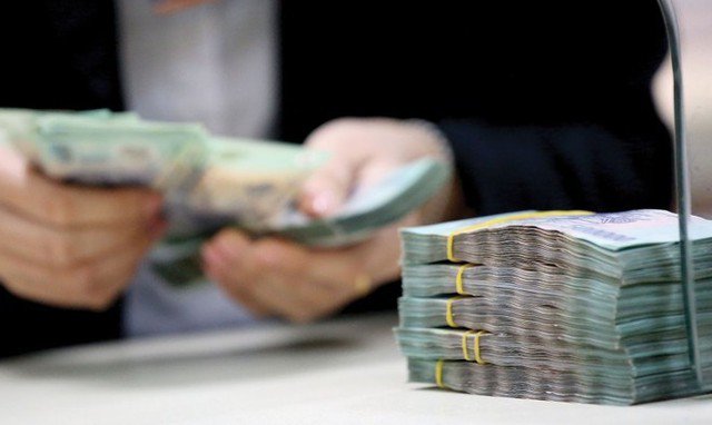 Có 300 triệu nên đầu tư điện mặt trời hay gửi tiết kiệm