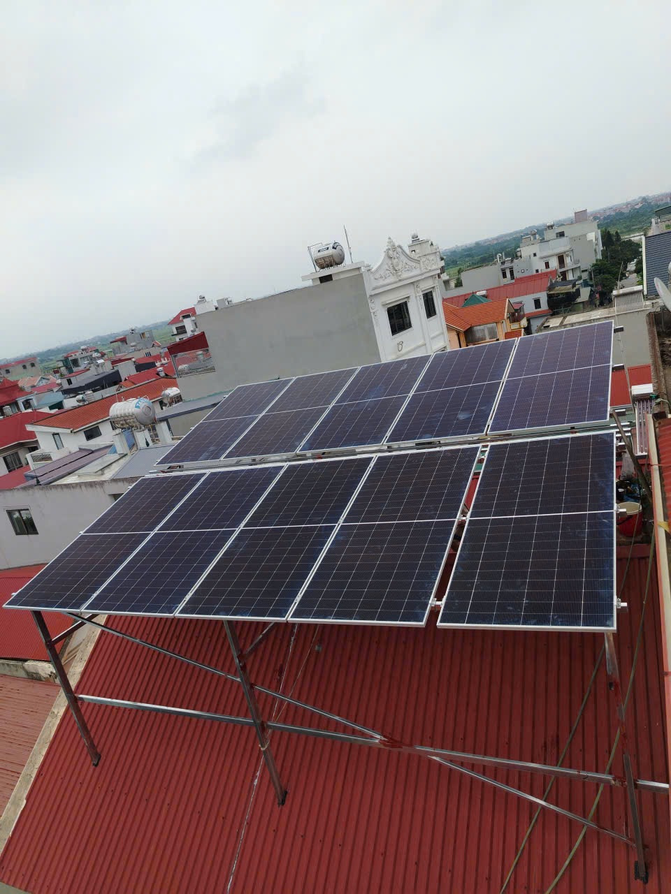 Hoàn thiện hệ điện năng lượng mặt trời áp mái