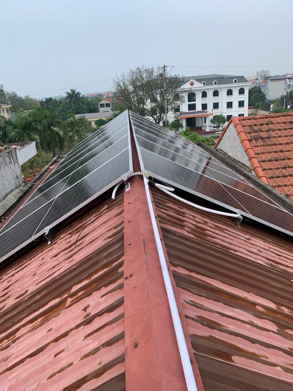 Điện mặt trời 4kW giá bao nhiêu năm 2026?