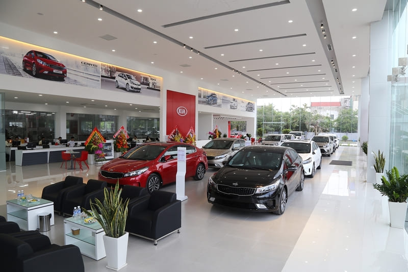Vì sao nên lắp điện mặt trời cho showroom ô tô?