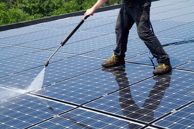 Cách xử lý rêu mốc trên tấm pin mặt trời