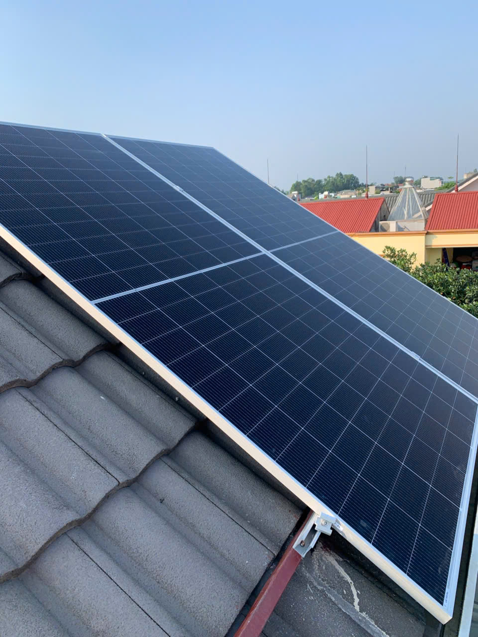 Mái nhà nhỏ nên lắp điện mặt trời công suất bao nhiêu?