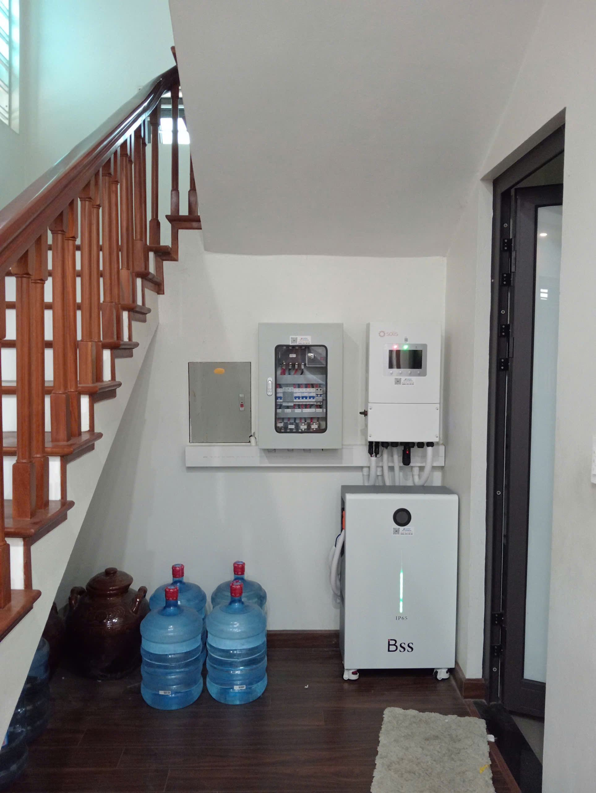 Điện mặt trời Hybrid – Vừa tiết kiệm vừa có điện dự phòng